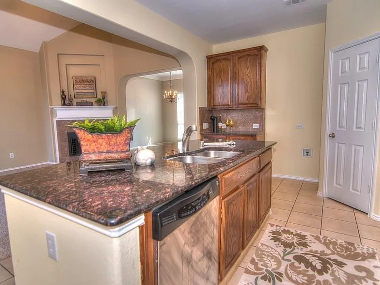 9400 Woodhurst Dr — Photo 9
