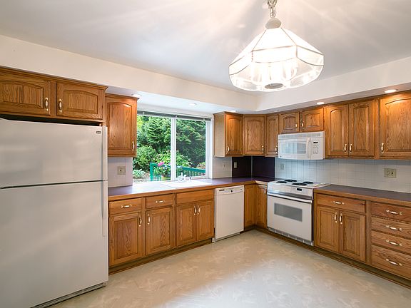 4th image of 6605 140th Pl NE