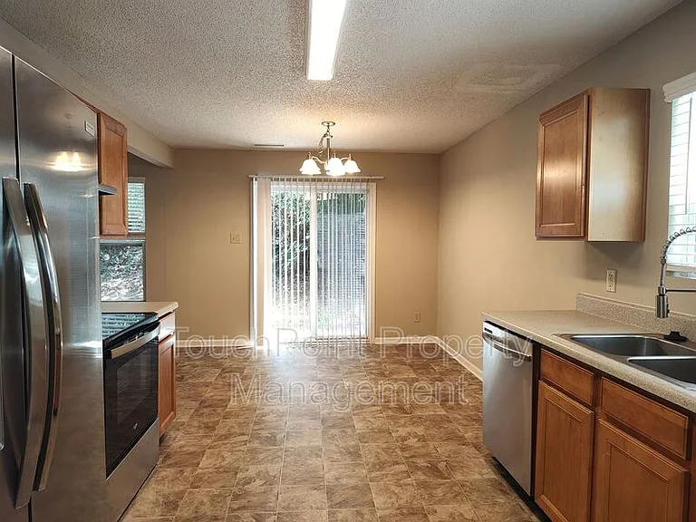 2038 Dunsmore Ln — Photo 3
