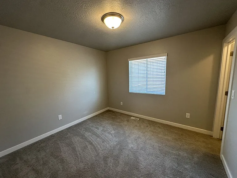 3321 W 1690 N — Photo 10