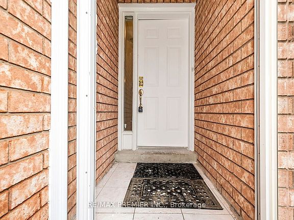 4th image of 32 Stonebriar Dr