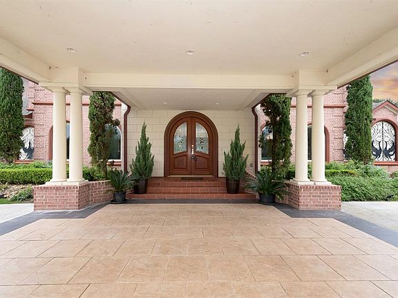 3rd image of 8618 Thornberry Hollow Ct