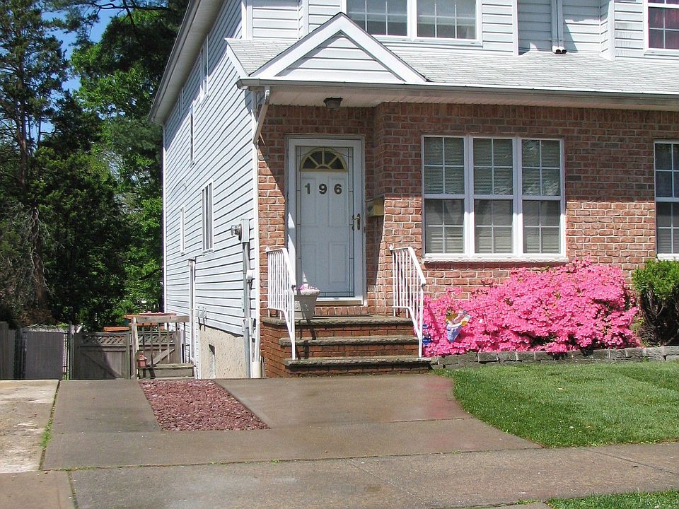 1st image of 196 Llewellyn Pl