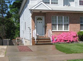 196 Llewellyn Pl, Staten Island, NY 10310