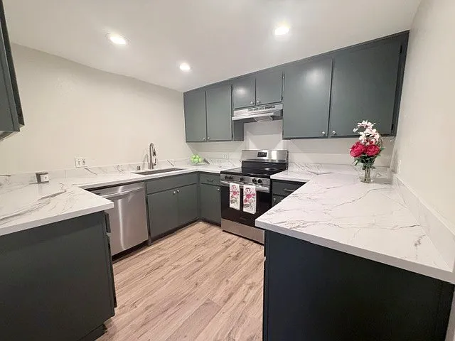 2 bed, 1200 sqft, $2,595 — Photo 2