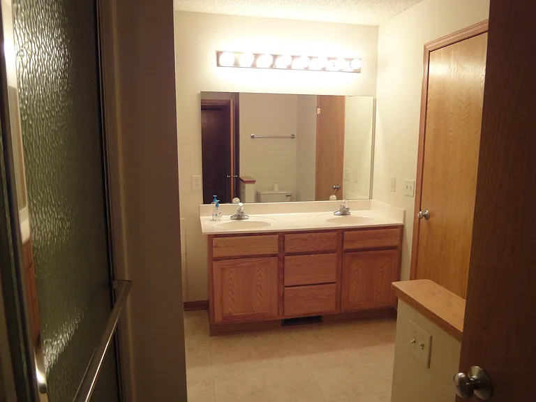 4770 Underwood Ln N #E — Photo 11