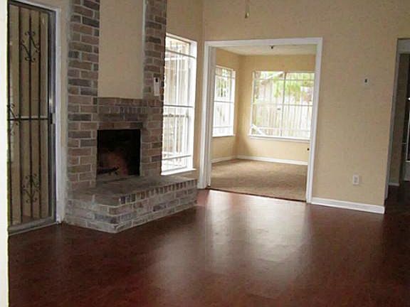 4th image of 11831 Greenglen Dr