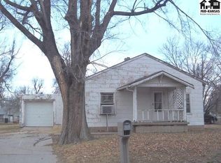 127 N Town St, Hutchinson, KS 67501