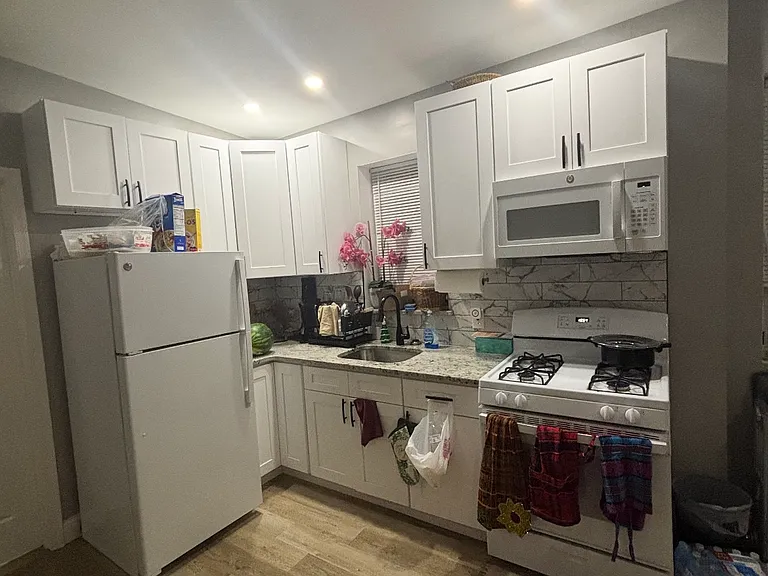 202-206 Berbro Ave #204-B — Photo 5