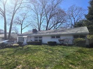 27 Torrington Dr, Warwick, RI 02889