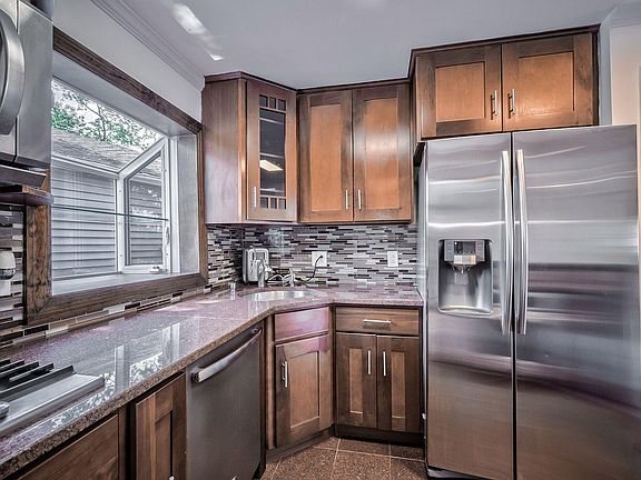 5th image of 11 Gardenia Ln