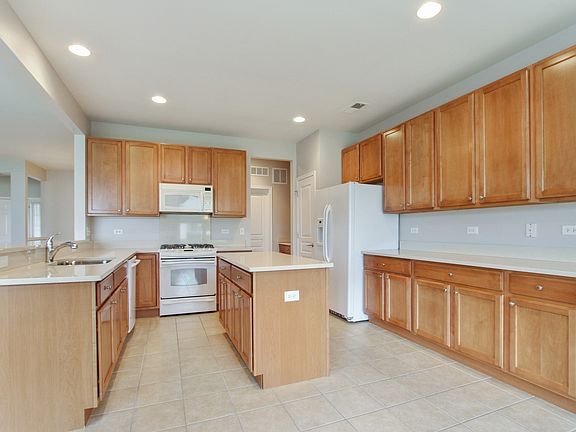 3rd image of 3278 Province Cir
