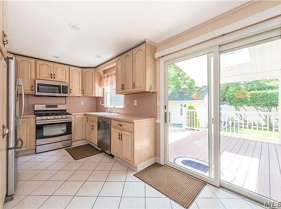5th image of 164 Saint Regis Dr