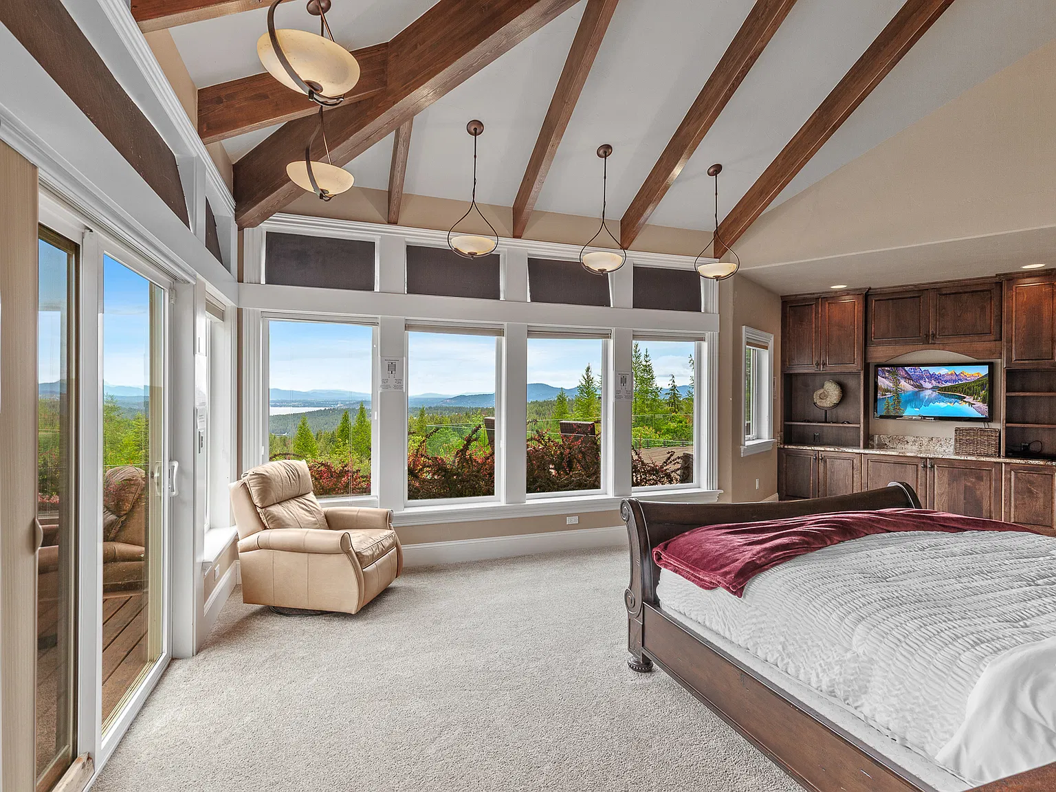6 bed, 5.5 bath, 6250 sqft, $6,500 — Photo 3