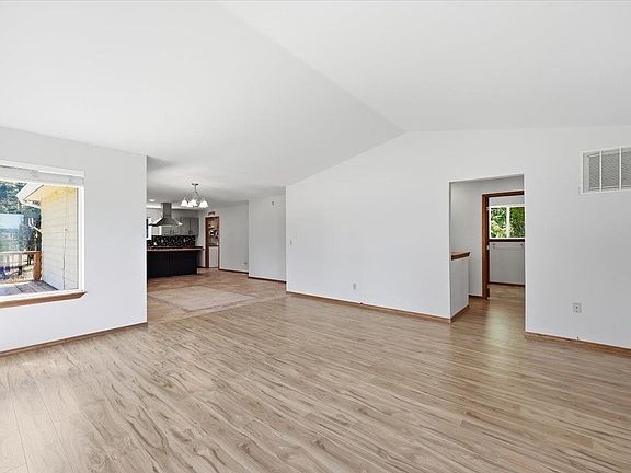 5th image of 40291 Cayuse Cove Rd E