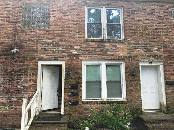 2nd image of 711 E 37th St #713B