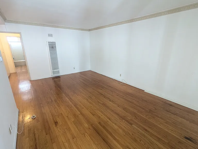 1547 S Orange Grove Ave #7 — Photo 6