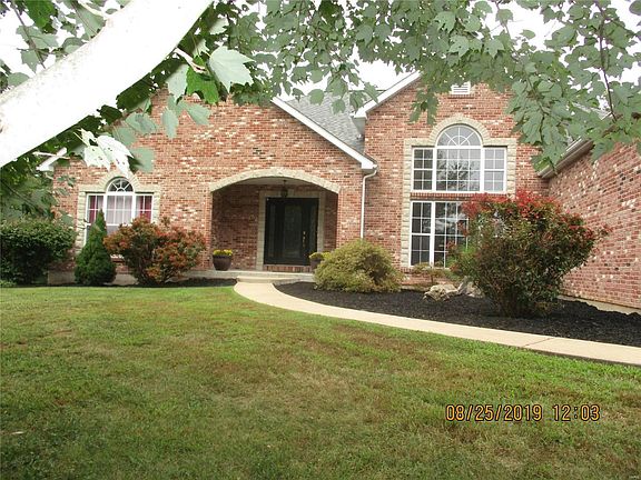 Landscaped yard and lovely entrance.