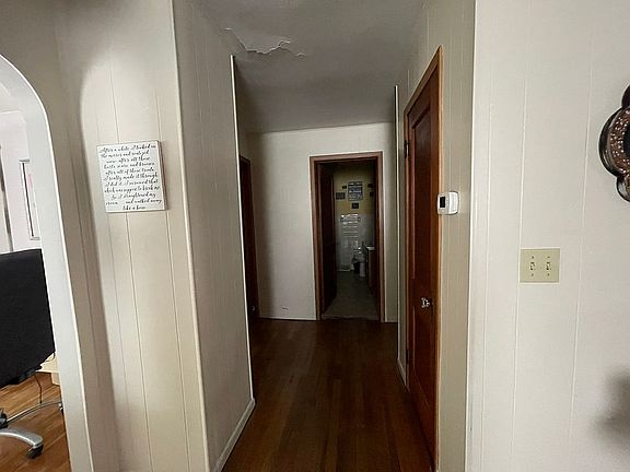 3rd image of 219 W Trusler St