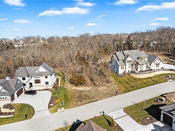 3rd image of 90 Cove Ct