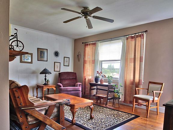 5th image of 51 Woodlawn Cir