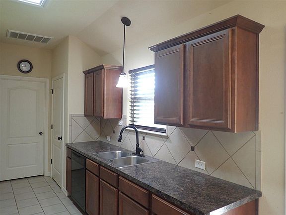 5th image of 5110 Briarwood Dr