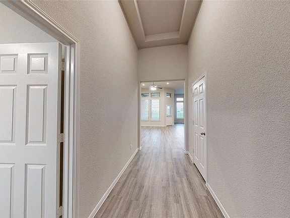 2nd image of 1031 Comal Trl
