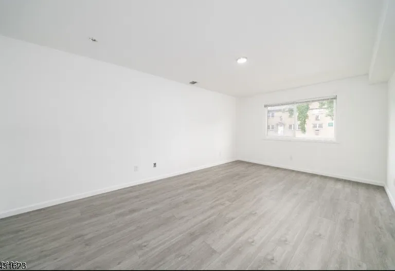 392 College Dr — Photo 7