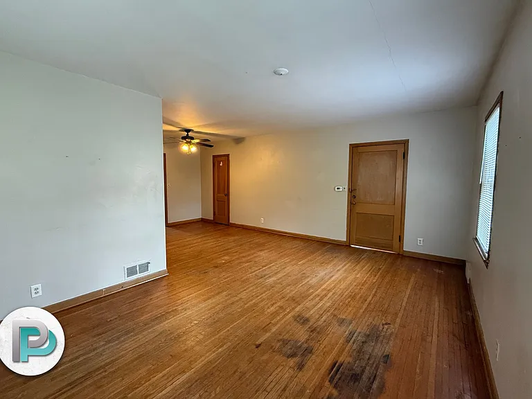221 2nd St NE #3 — Photo 8