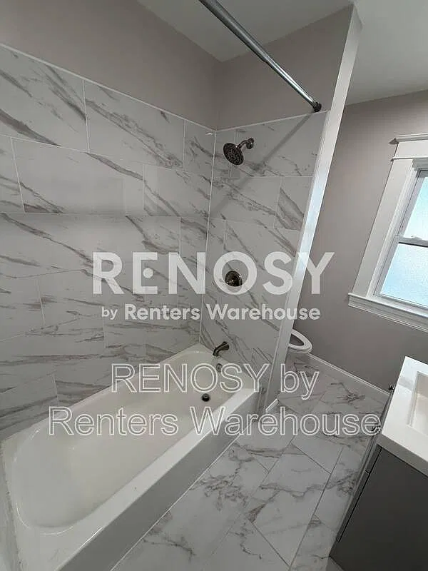 5 bed, 2.5 bath, 2500 sqft, $2,500 — Photo 4