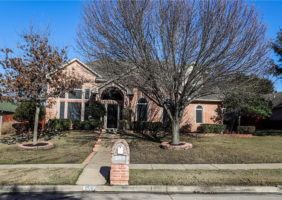 1st image of 906 Lakeway Dr