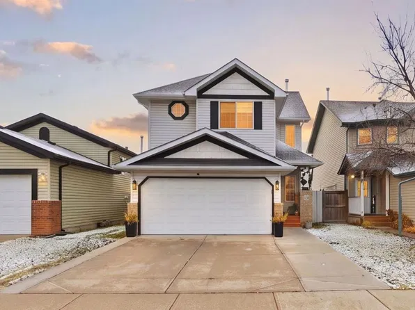 25 E Martin Crossing Grn NE, Calgary, AB T3J 3P1