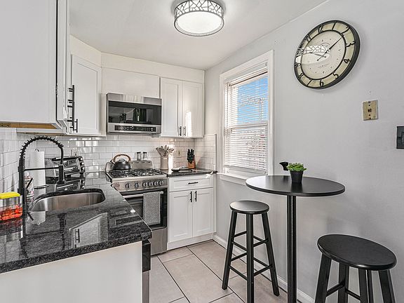 5th image of 145 Isabel Ave #145B