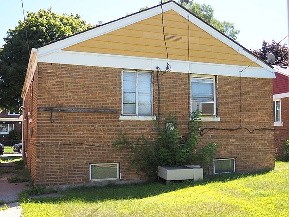 2nd image of 10106 S Hoxie Ave