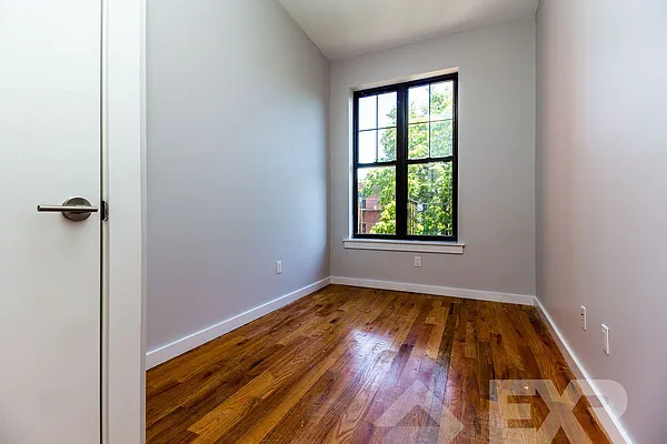 Rented by EXR | media 33