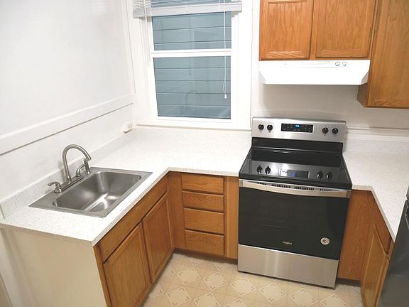 3rd image of 1418 Larkin St APT 4