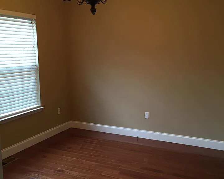 708 Stratford Ave — Photo 6