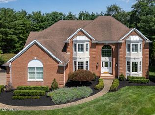 21 Canterbury Dr, Freehold, NJ 07728