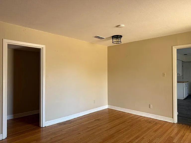 3605 42nd St — Photo 3