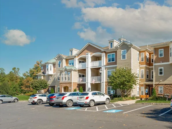 5000 Village Way APT 303, Marcus Hook, PA 19061