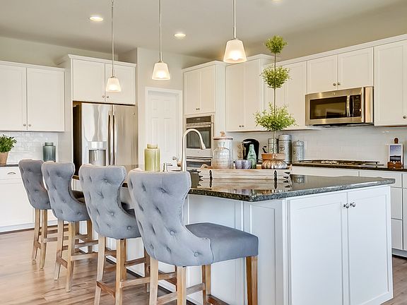 Kitchen with breakfast bar