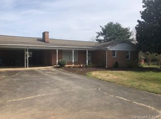 402 N Greenbriar Rd, Statesville, NC 28625