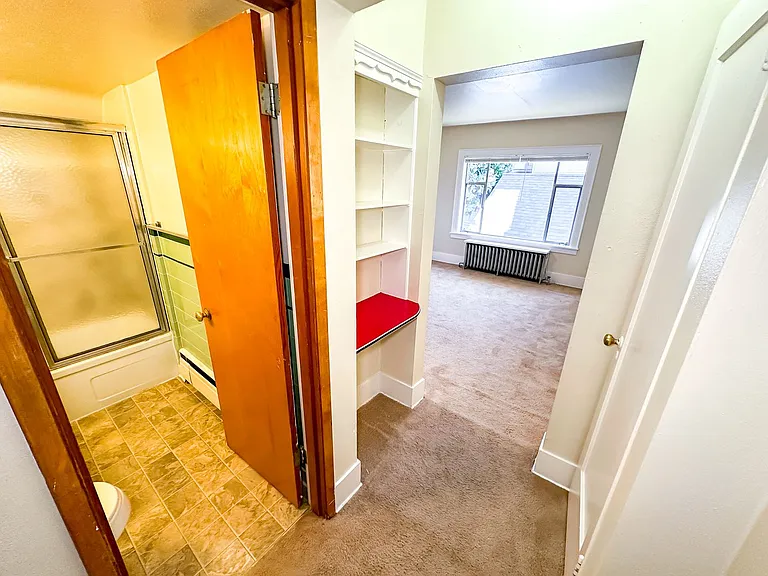 4718 11th Ave NE — Photo 3