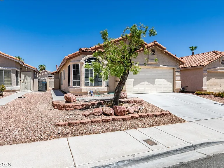 8168 W Gilmore Ave — Photo 2