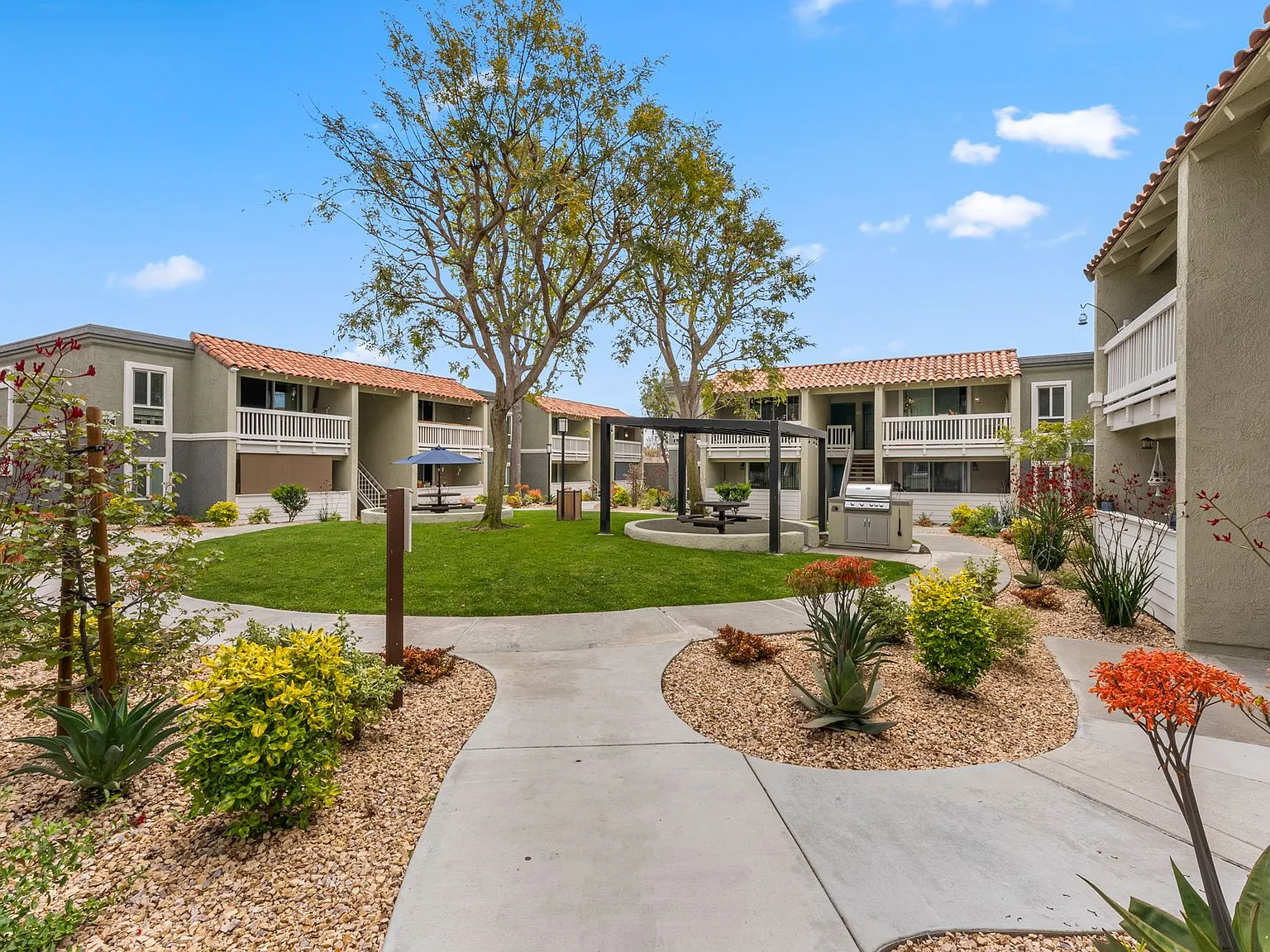 Serena Vista Apartments — Photo 3