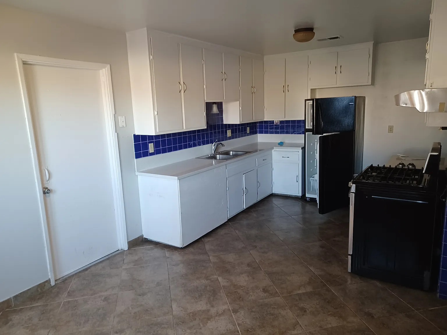 756 Grissom St — Photo 3