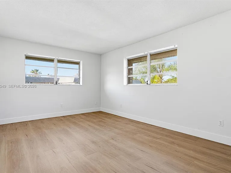 15205 NE 6th Ave #D305 — Photo 11