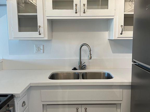 5th image of 1921 Vista Del Mar St APT 203