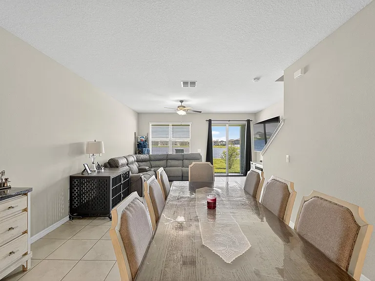 824 Royal Empress Dr — Photo 17