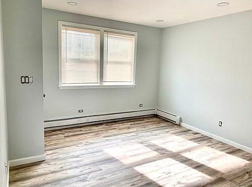 3rd image of 186 Commercial St #1